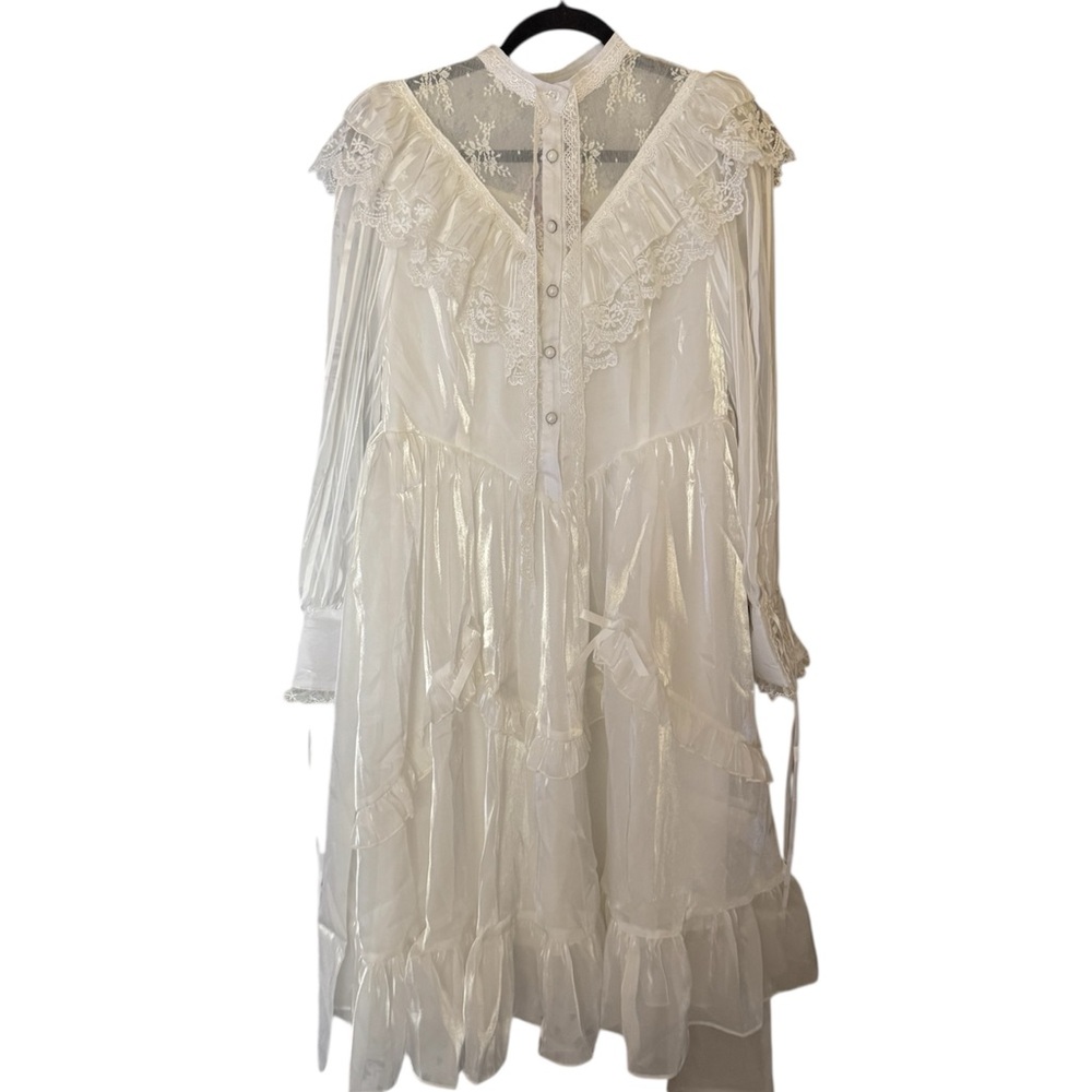 Chic White Lace Long Sleeve Dress